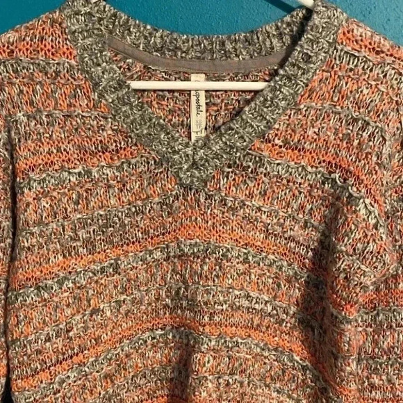 Aeropostale Striped Heather V Neck Pullover Sweater - Picture 5 of 6